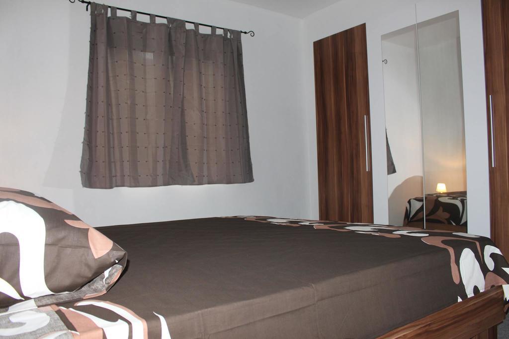 Apartment And Pool Nika Bibinje Ngoại thất bức ảnh