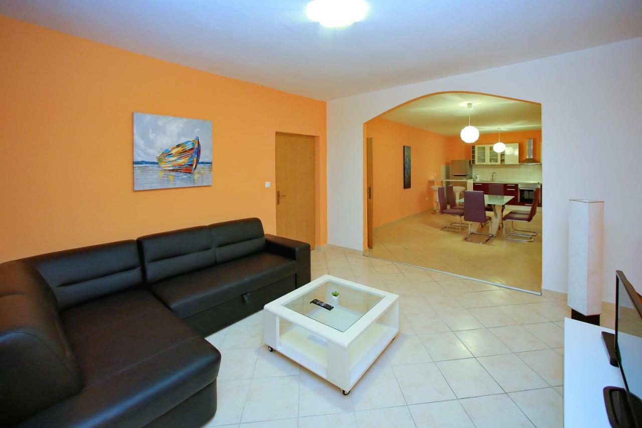 Apartment And Pool Nika Bibinje Ngoại thất bức ảnh